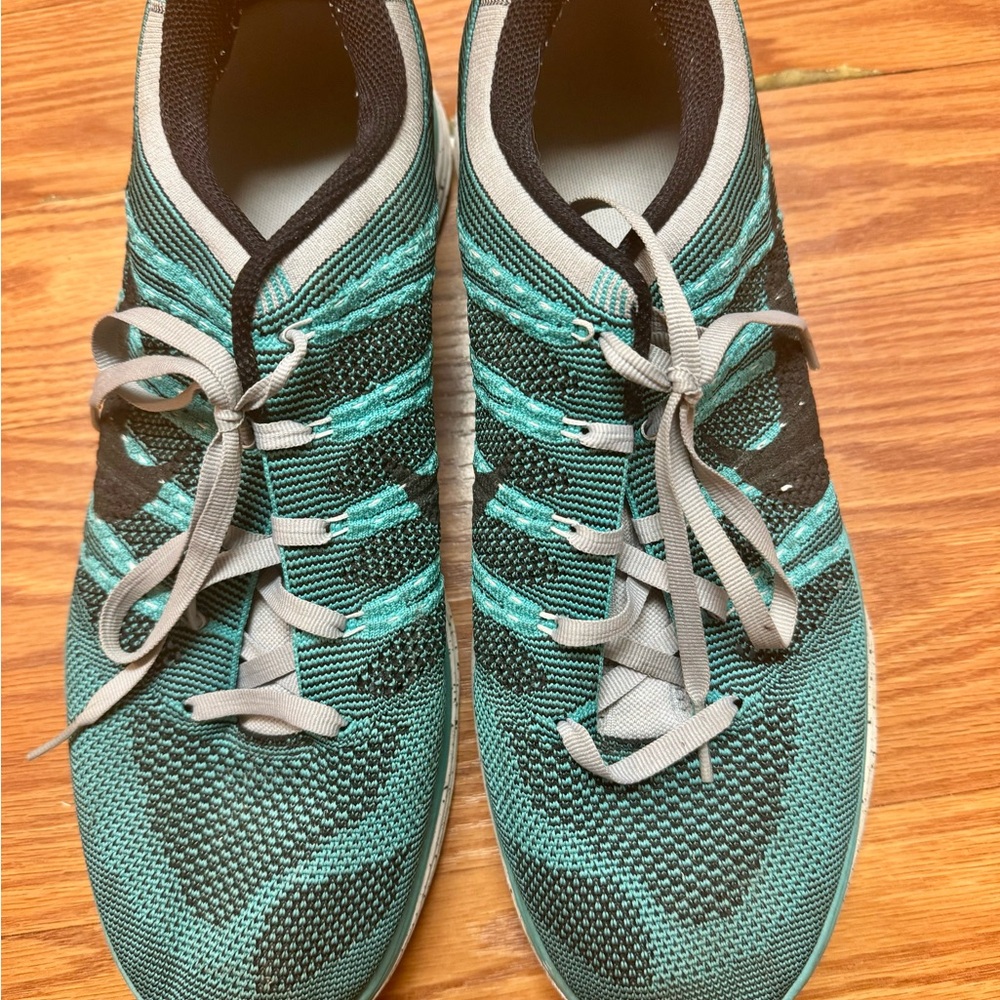 Nike Men’s Teal Running Shoes